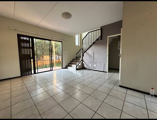 2 BEDROOM APARTMENT FOR SALE IN WILGEHEUWEL